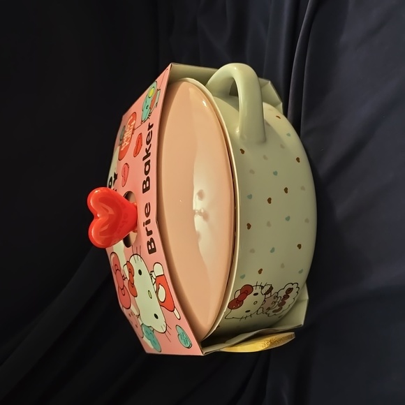 Hello Kitty Other - Hello Kitty Brie Baker